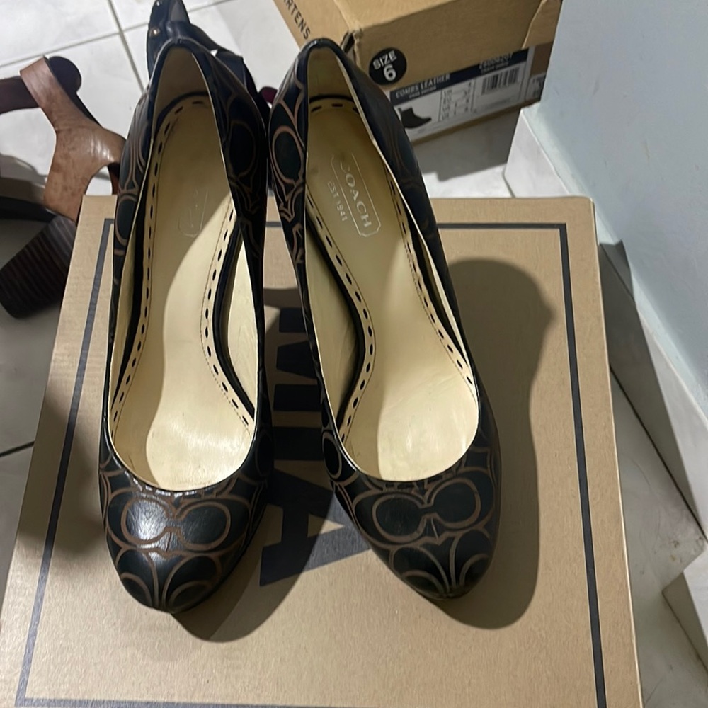 Coach size 7 shoes
